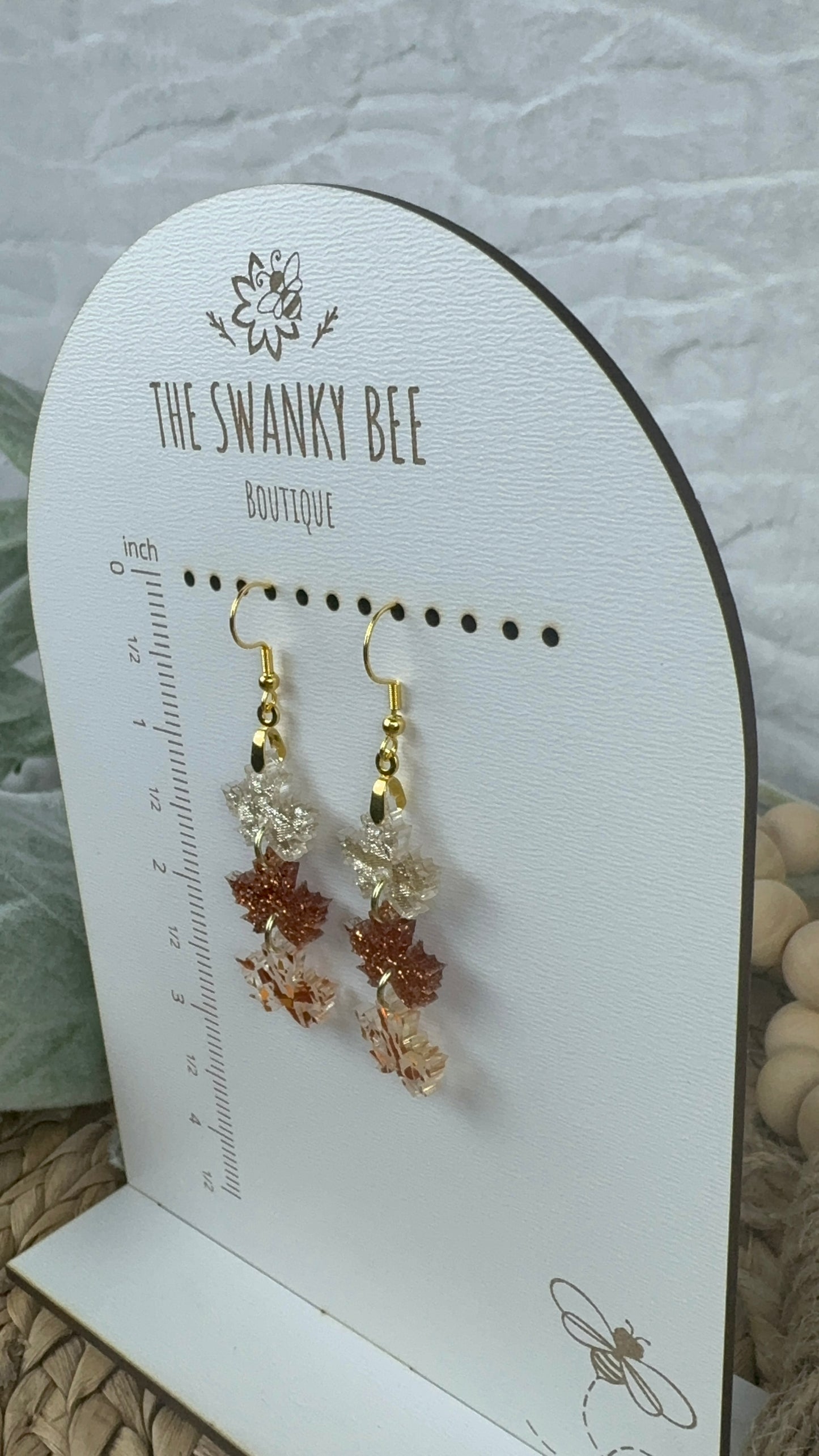Chic leaf earrings with intricate design