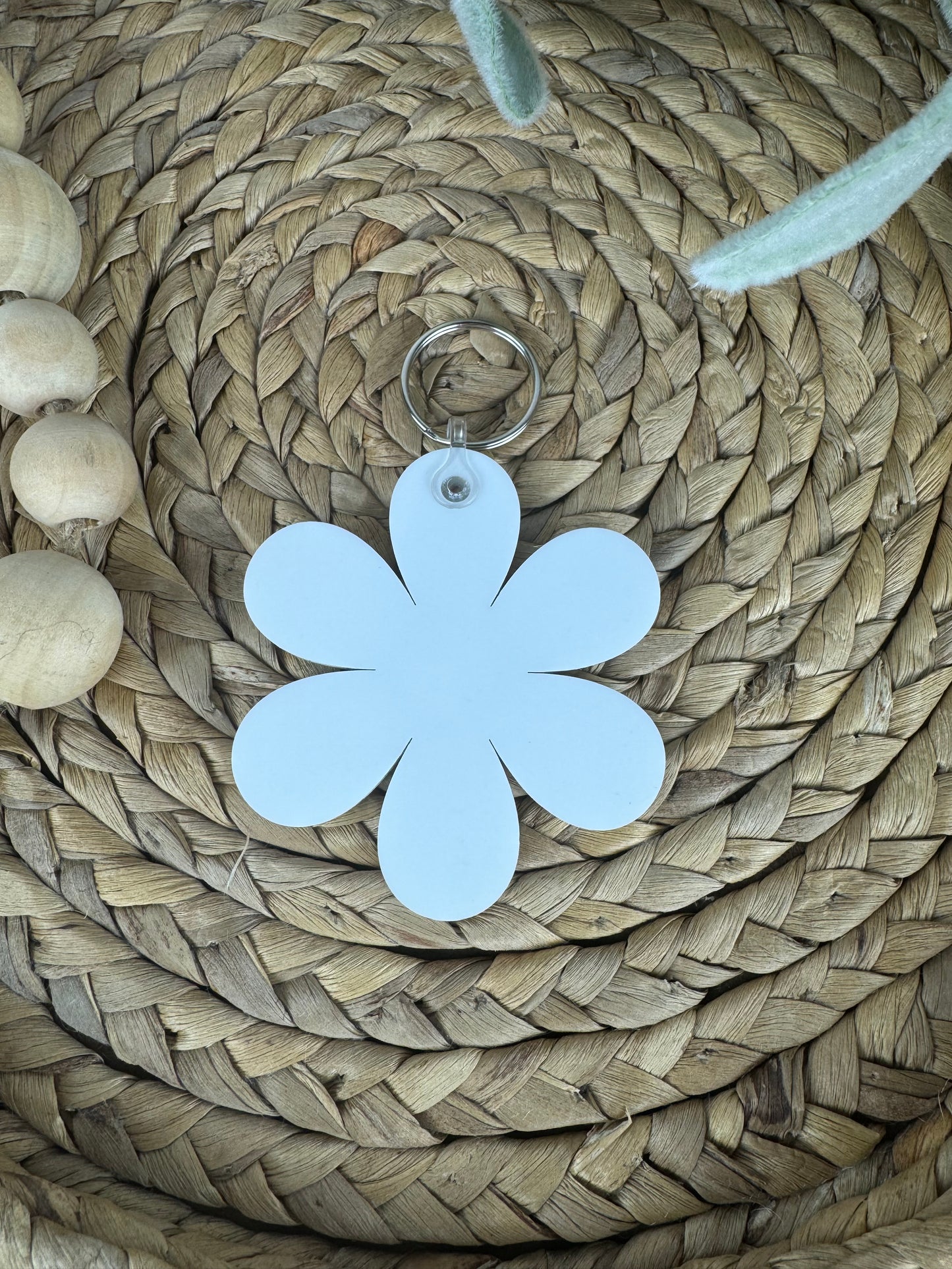 Daisy NFC Keychain - Floral Contactless Smart Keychain - Share Info Instantly - Customizable Tech Accessory