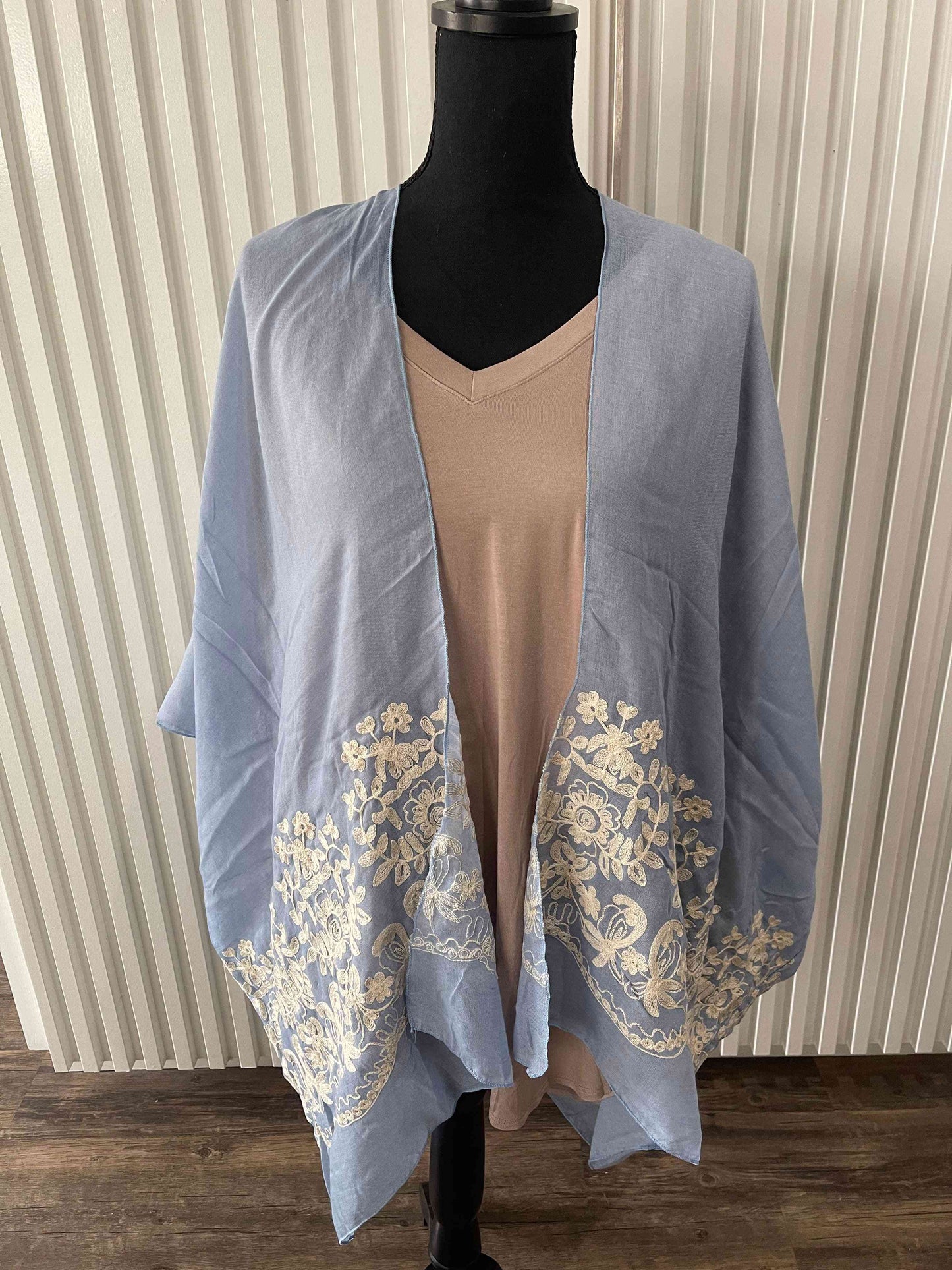 Embroidered Kimono - The Swanky Bee