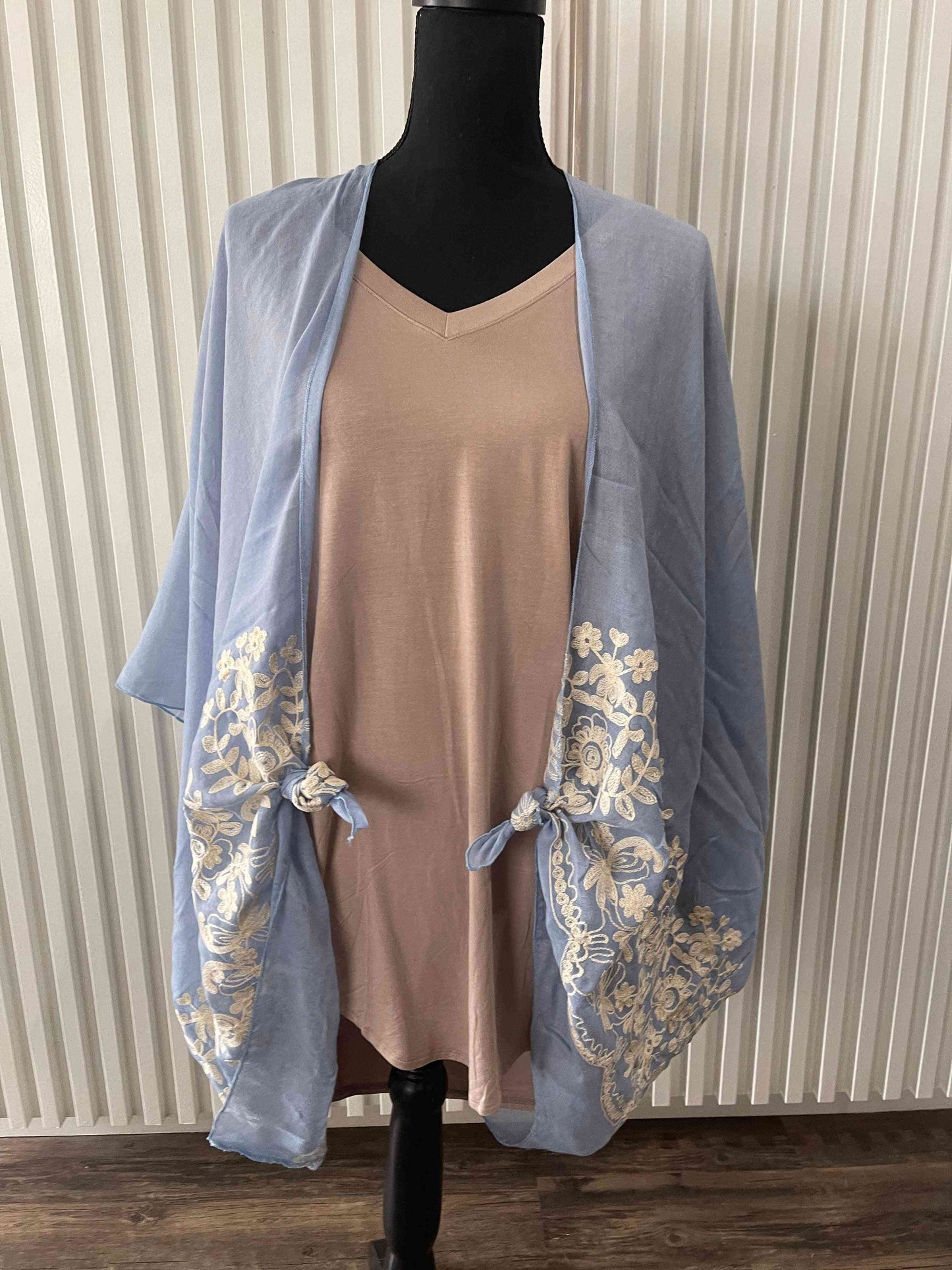 Embroidered Kimono - The Swanky Bee