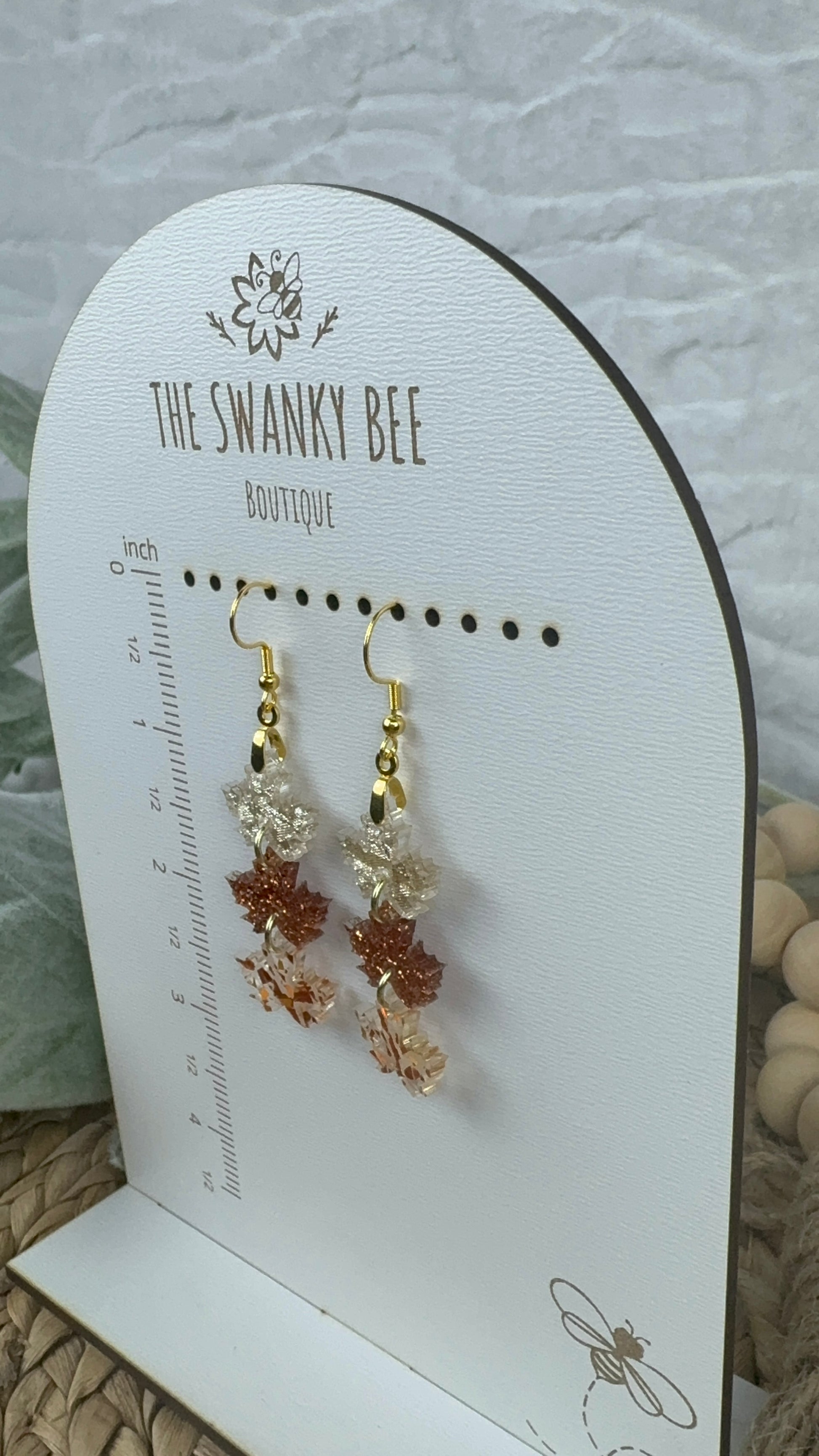 Chic leaf earrings with intricate design