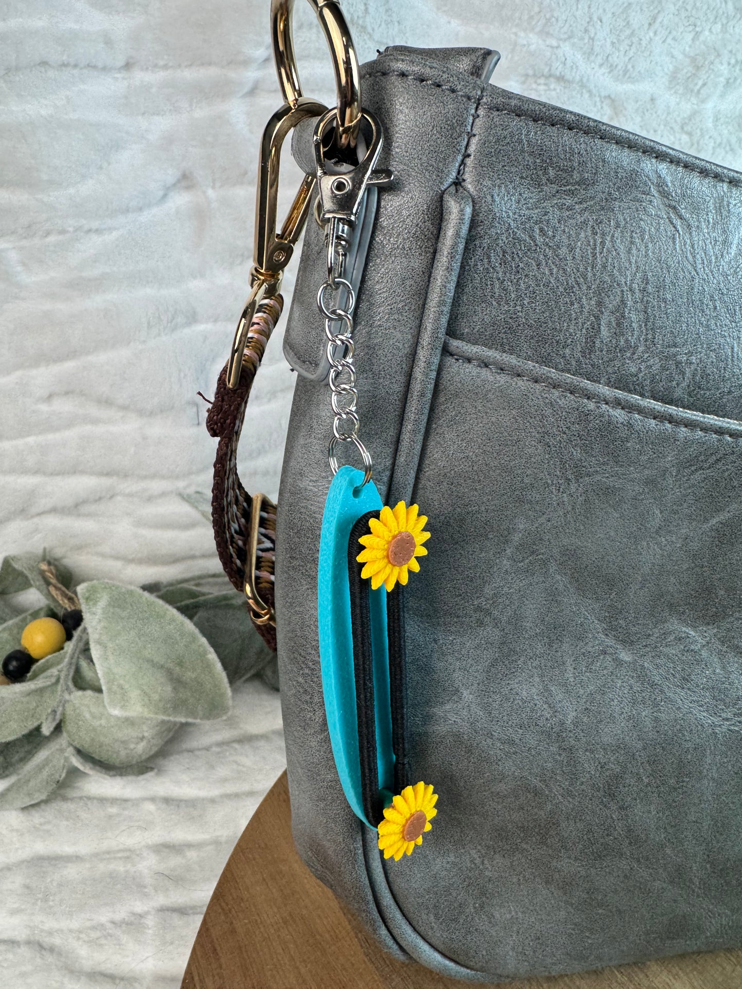 Hair Tie Holder Keychain - Convenient Hair Accessory