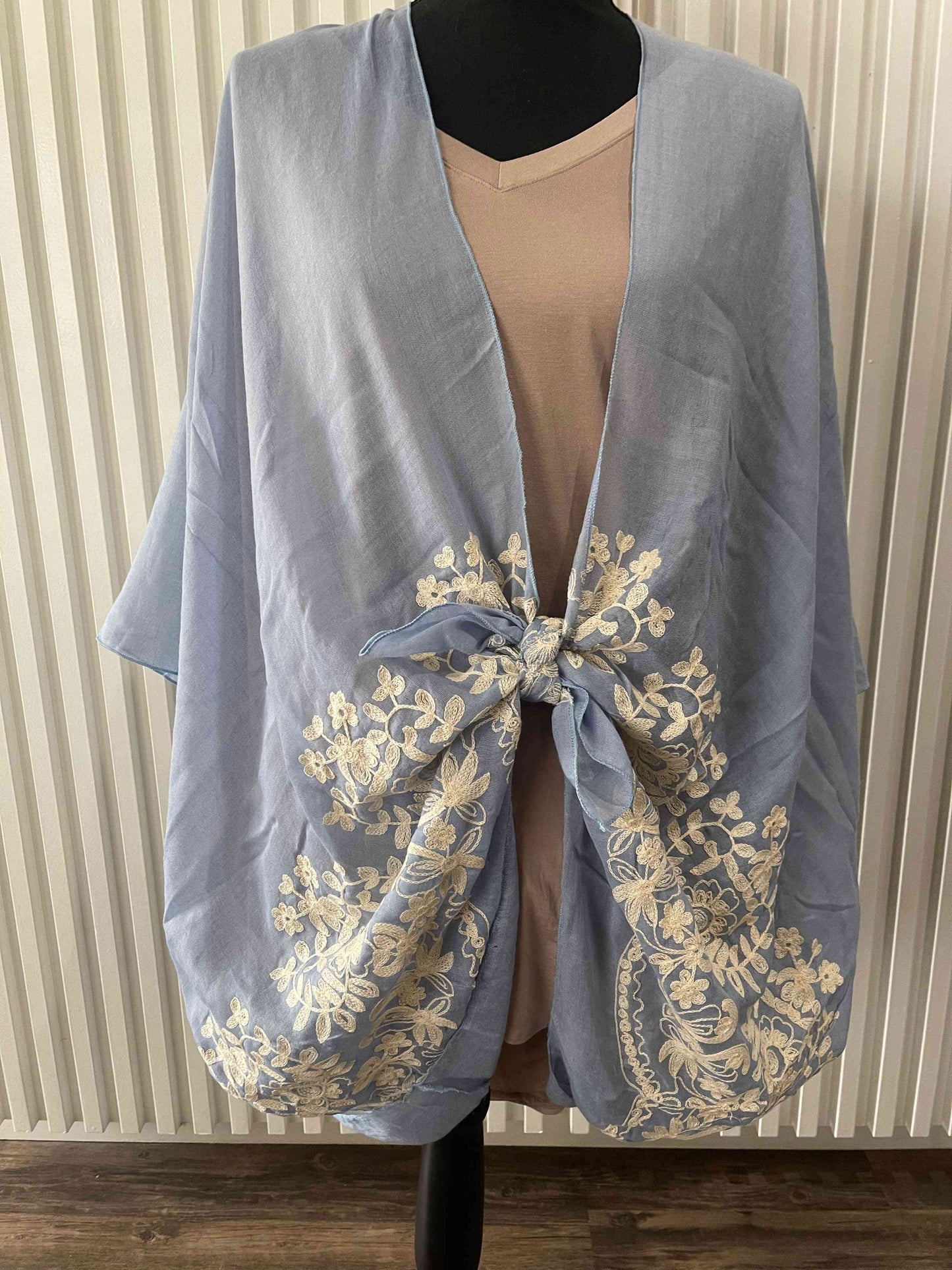 Embroidered Kimono - The Swanky Bee