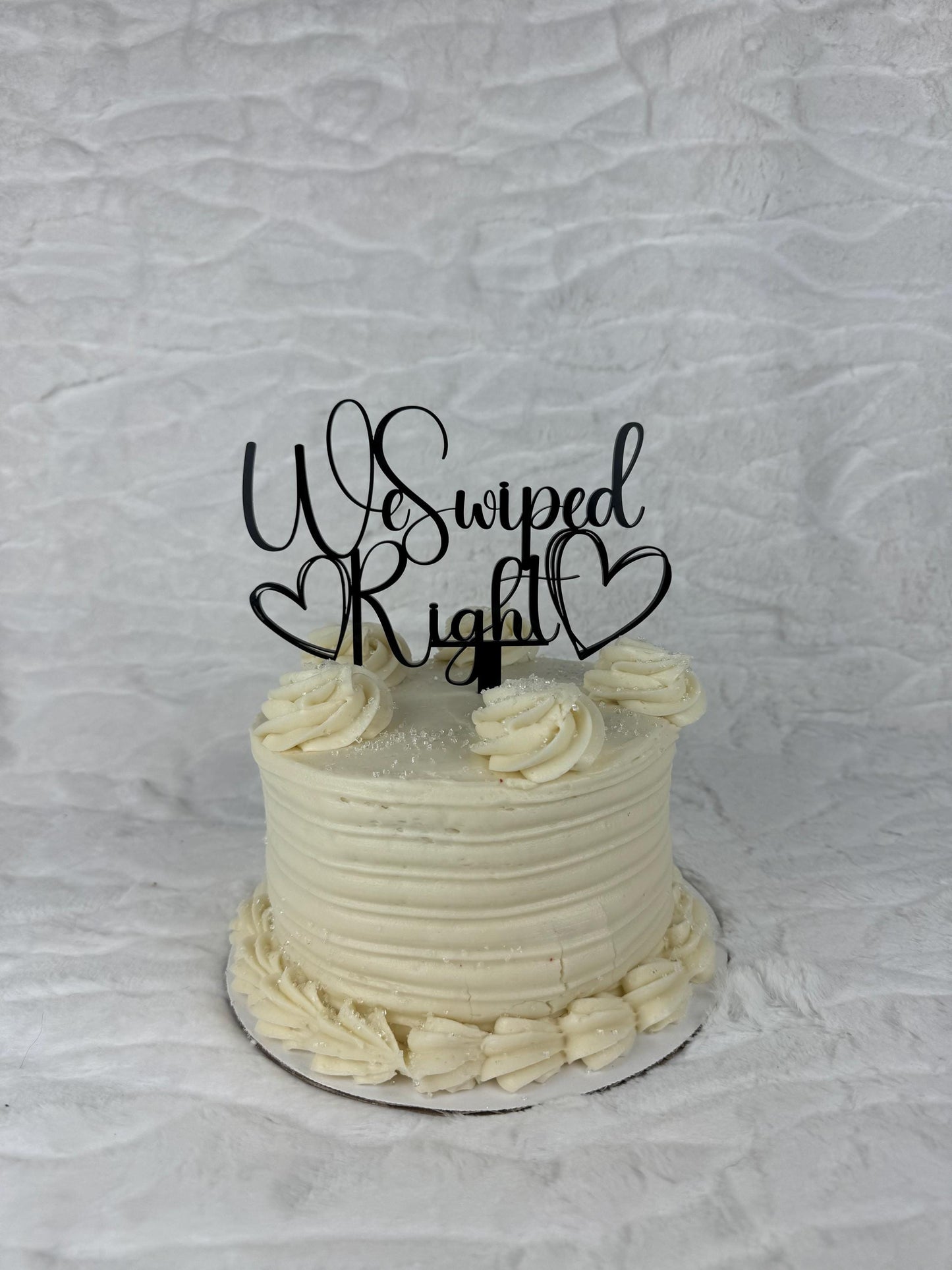 We Swiped Right Cake Topper – Fun & Unique Wedding Decoration - Digital Love Story Wedding