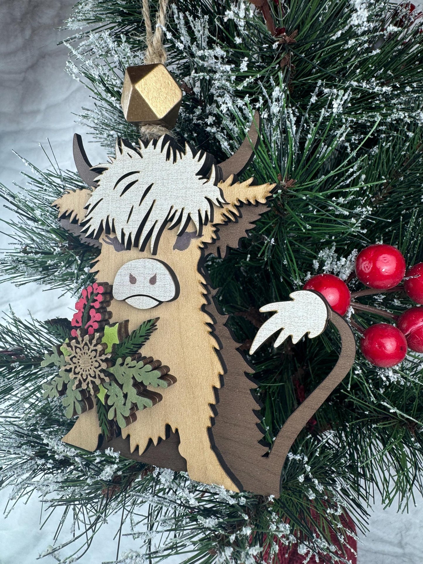 Charming Highland Cow Ornament - Rustic Scottish Decor for Farmhouse Lovers