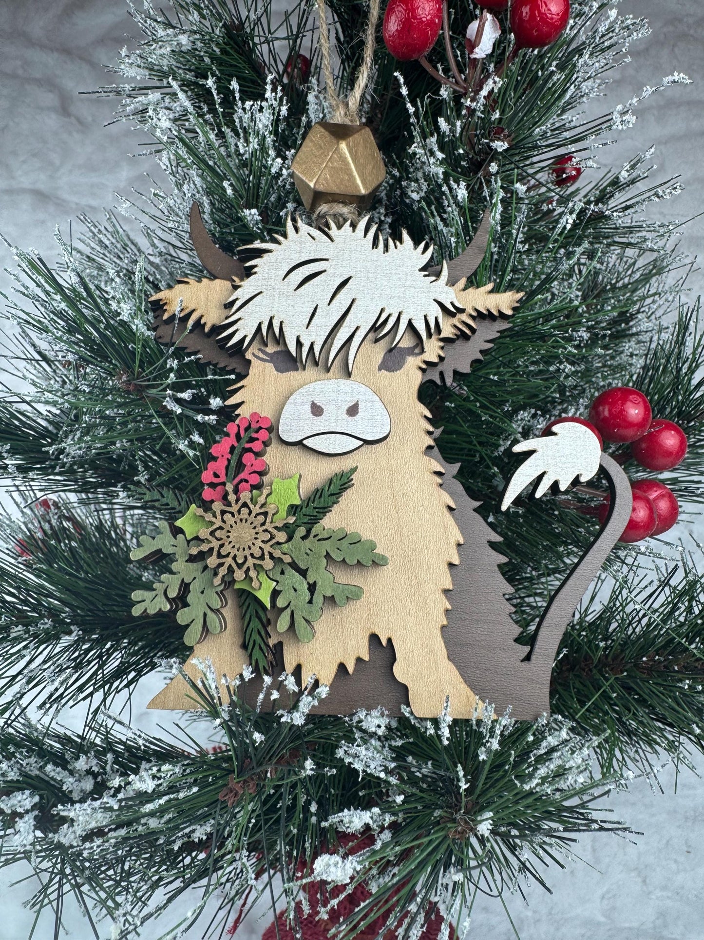 Charming Highland Cow Ornament - Rustic Scottish Decor for Farmhouse Lovers