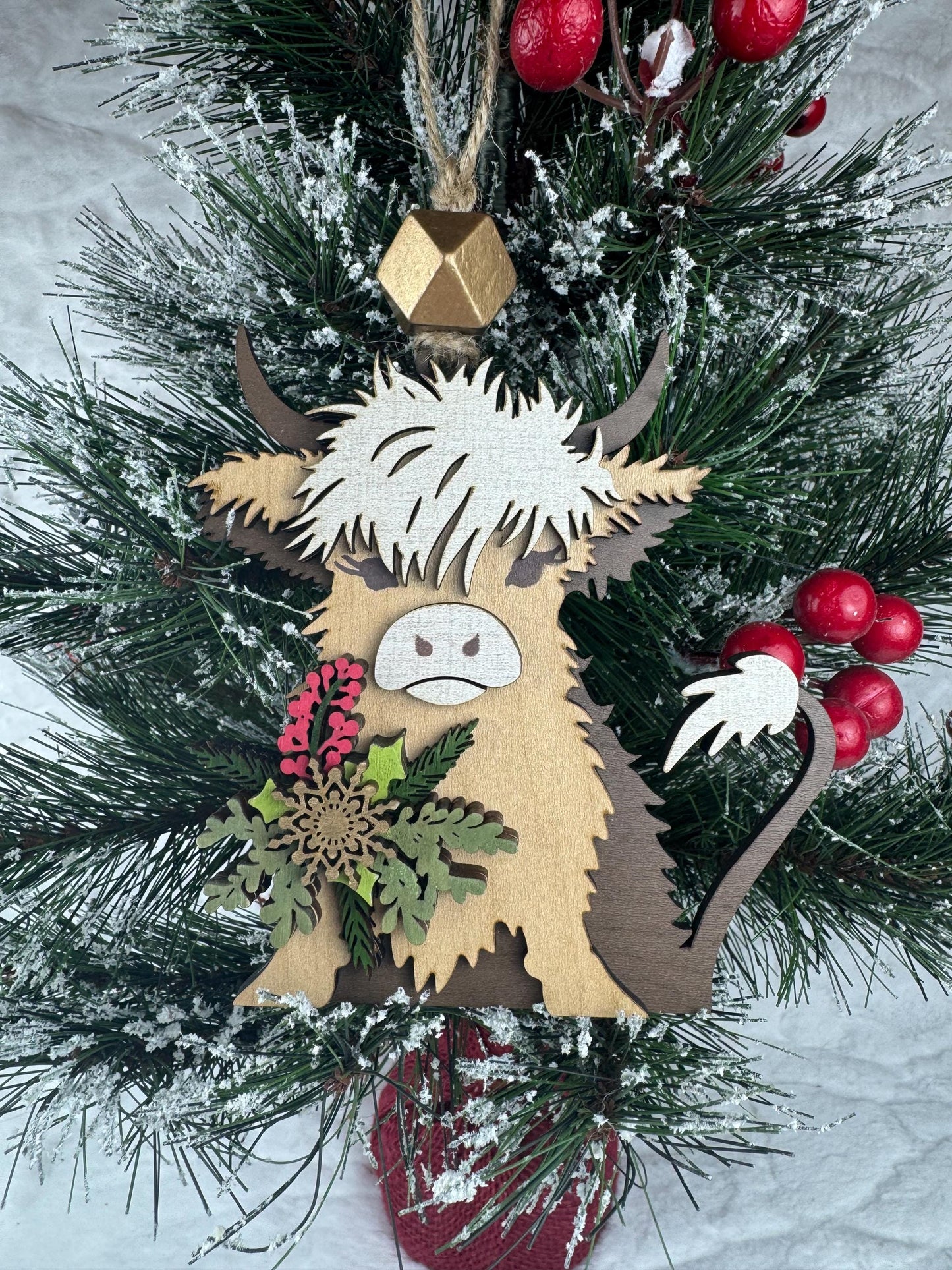 Charming Highland Cow Ornament - Rustic Scottish Decor for Farmhouse Lovers