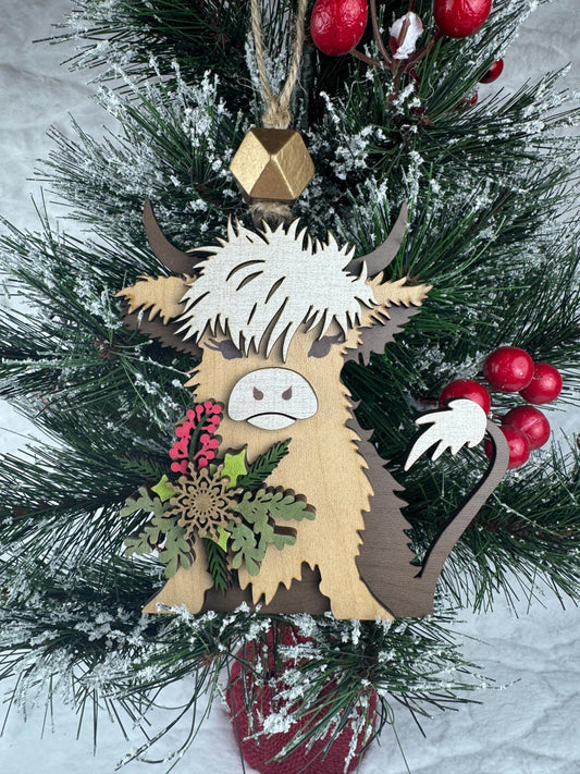 Charming Highland Cow Ornament - Rustic Scottish Decor for Farmhouse Lovers