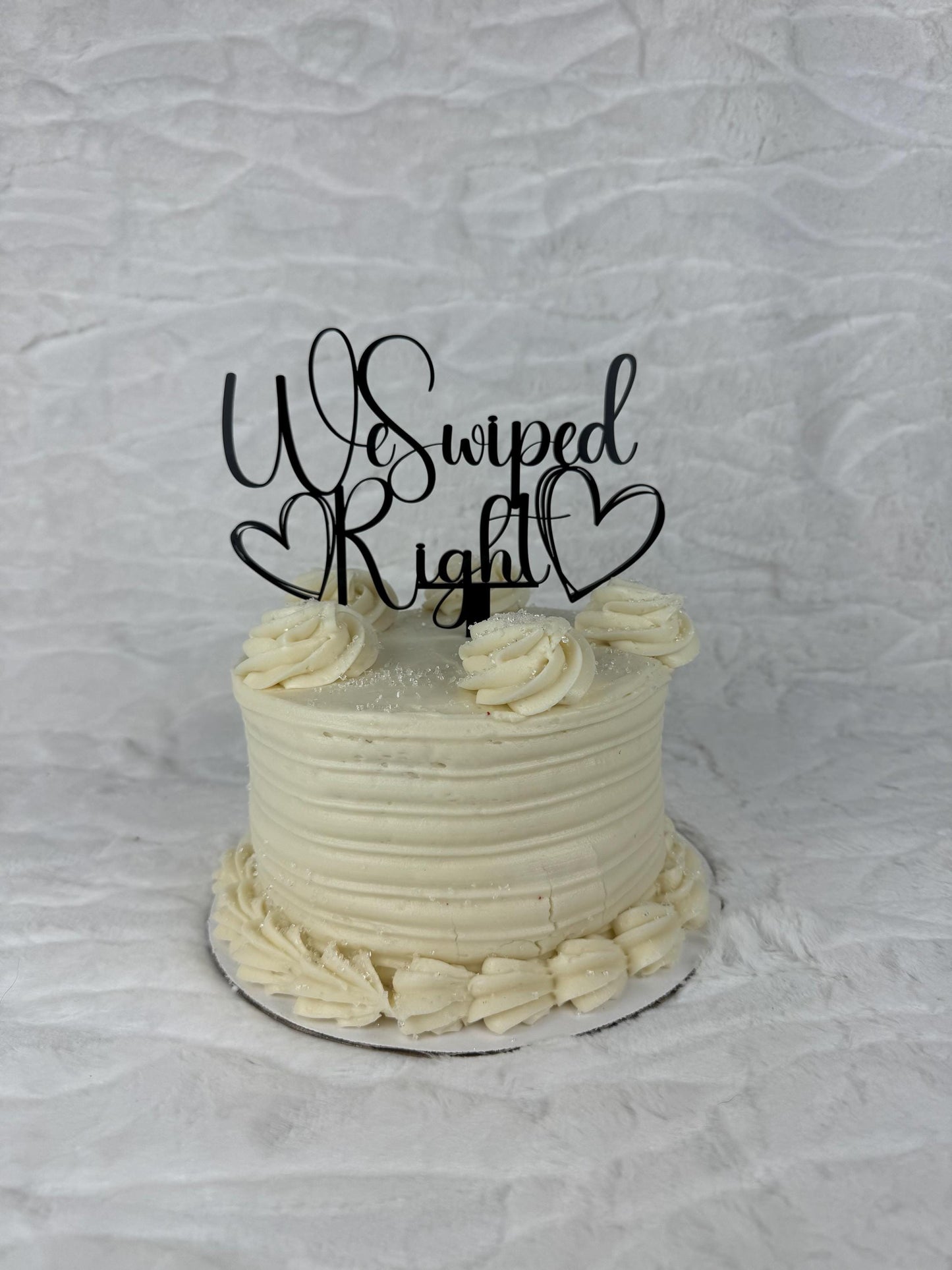 We Swiped Right Cake Topper – Fun & Unique Wedding Decoration - Digital Love Story Wedding