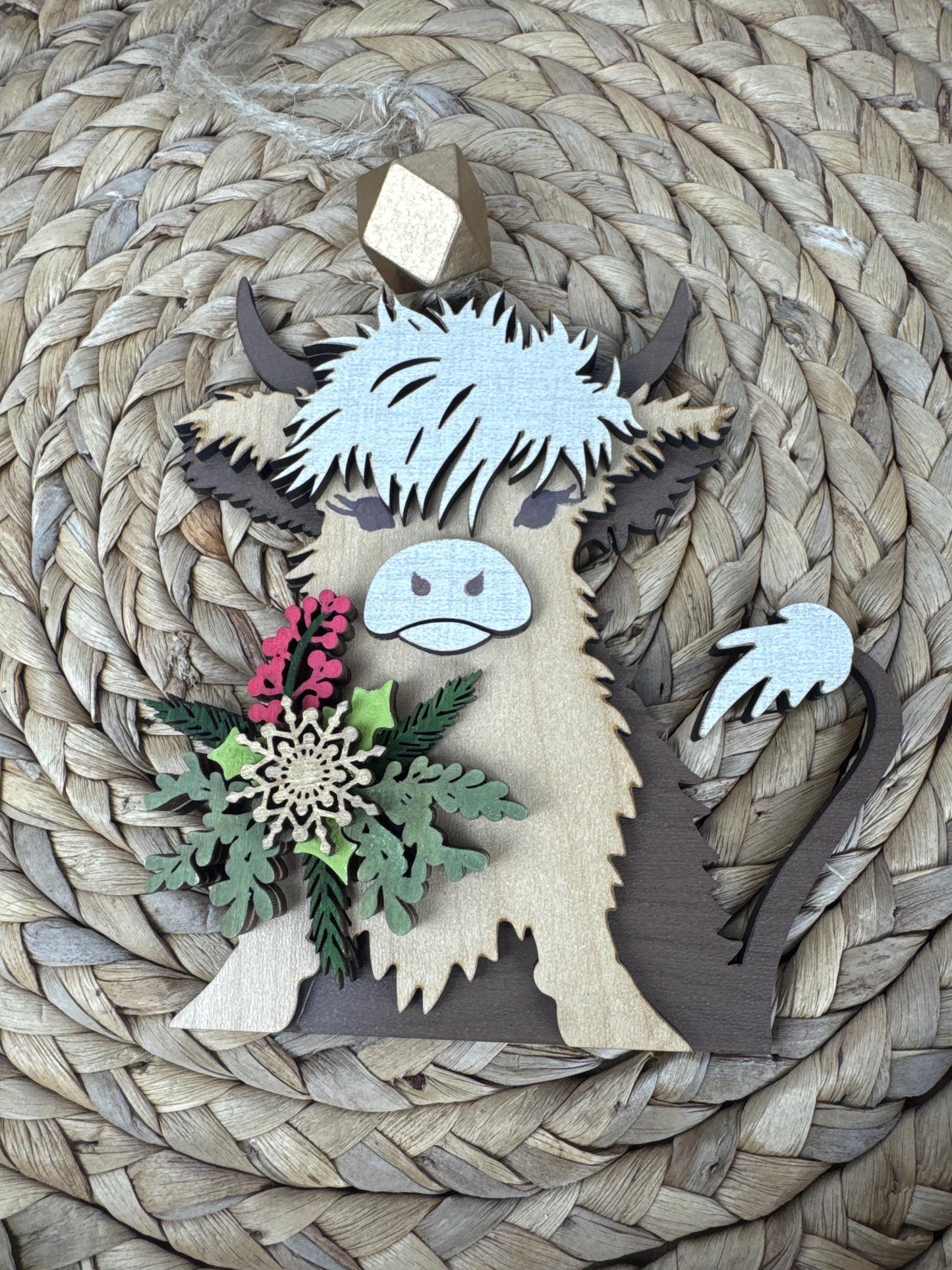 Charming Highland Cow Ornament - Rustic Scottish Decor for Farmhouse Lovers