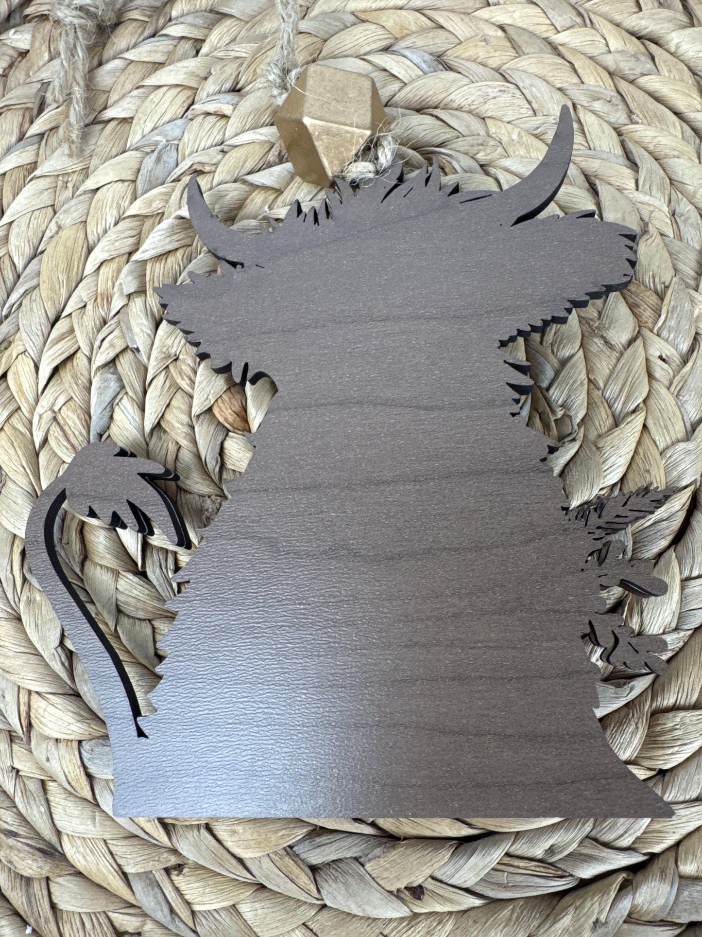 Charming Highland Cow Ornament - Rustic Scottish Decor for Farmhouse Lovers