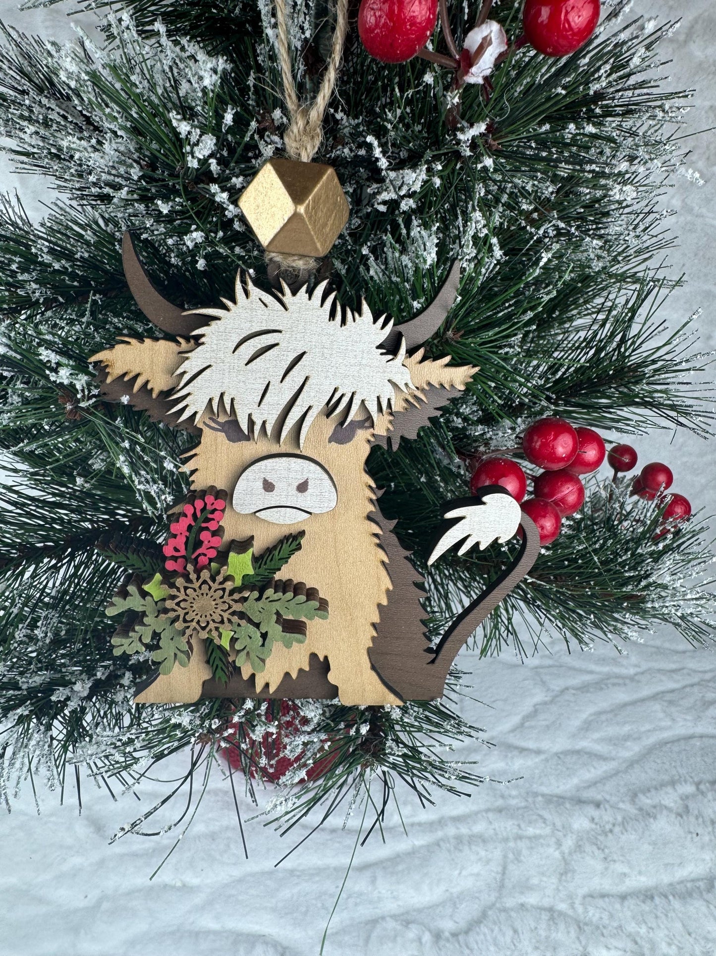 Charming Highland Cow Ornament - Rustic Scottish Decor for Farmhouse Lovers