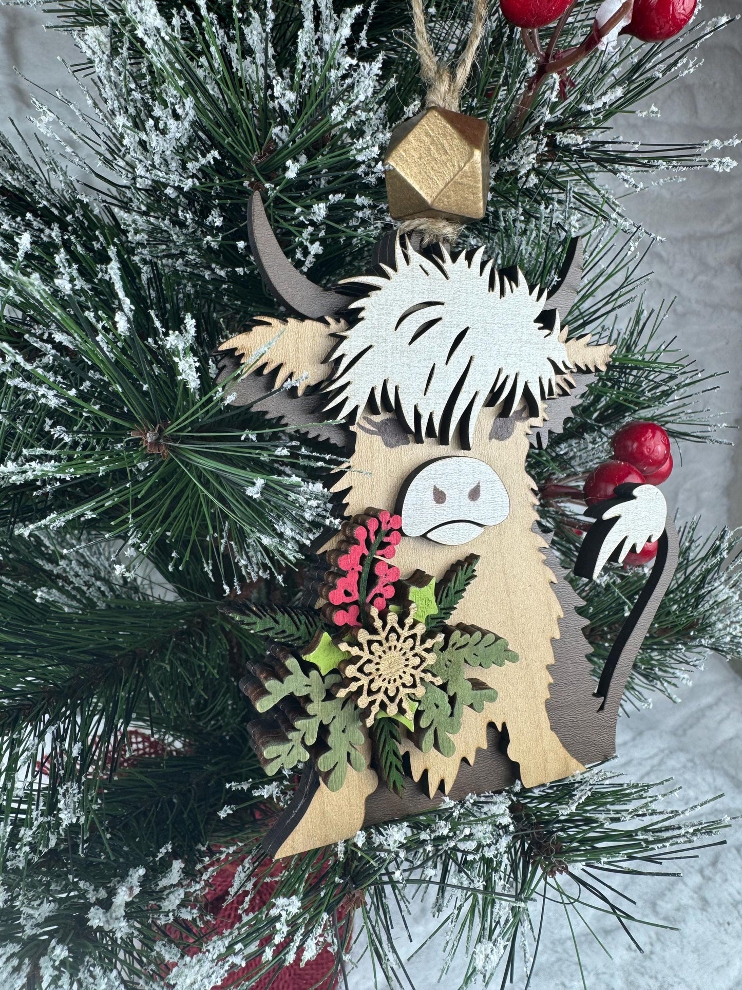 Charming Highland Cow Ornament - Rustic Scottish Decor for Farmhouse Lovers